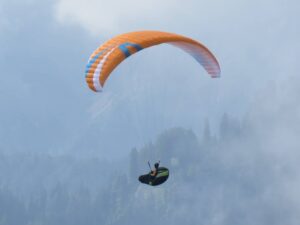 Herbststimmung Paragliding Alpen Berge Bayern Deutschland